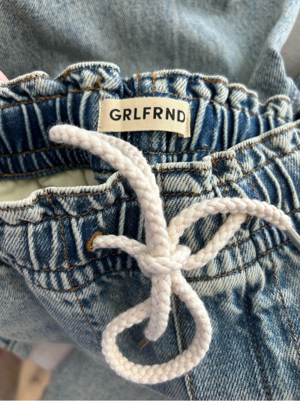 GRLFRND Kai Relaxed Jogger Jeans - Picture 6 of 7